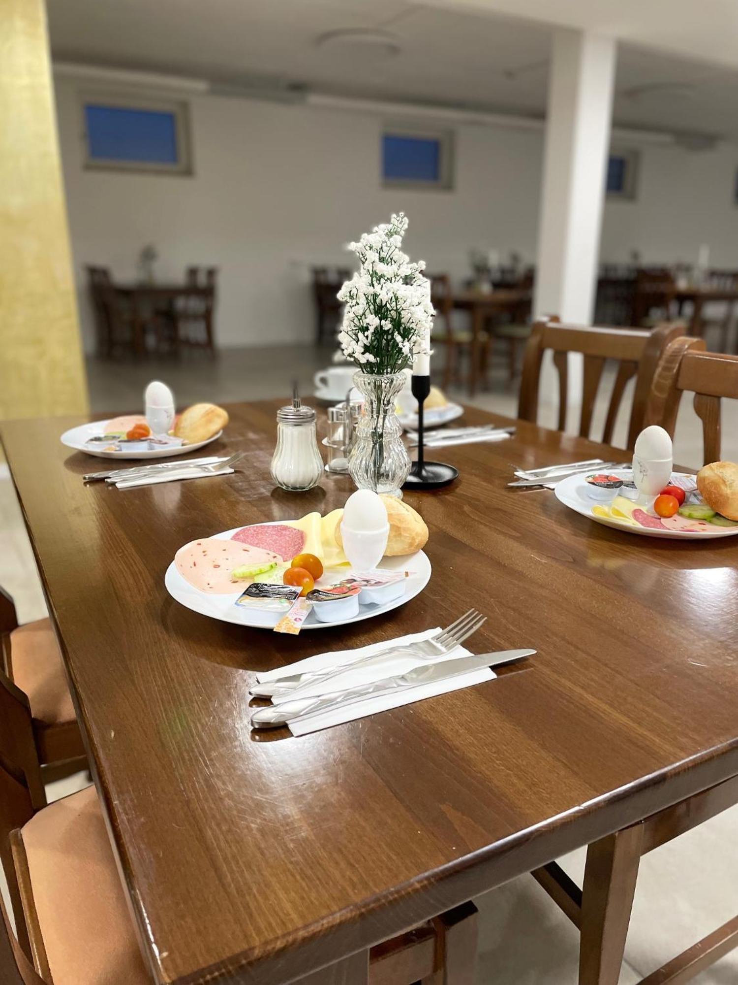 Gastpark Hotel Manching Ngoại thất bức ảnh